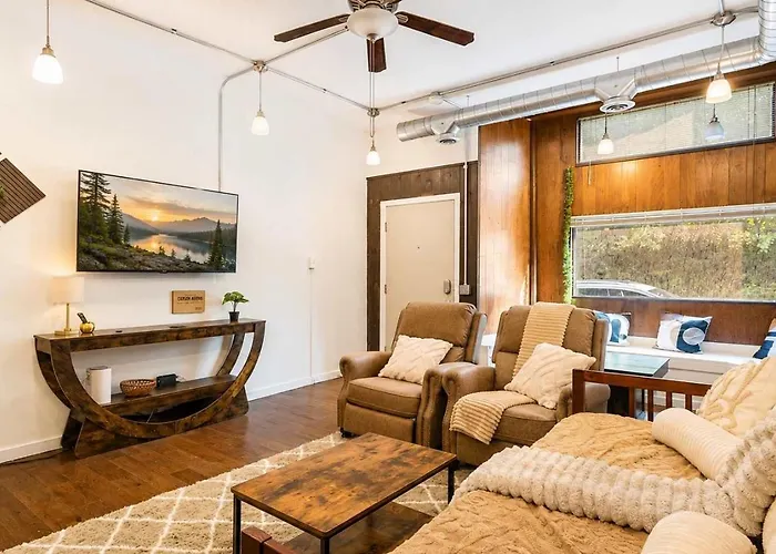 South Side Flats Gem - Near Downtown Ferienhaus