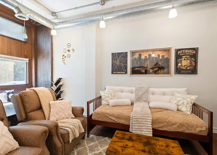 South Side Flats Gem - Near Downtown