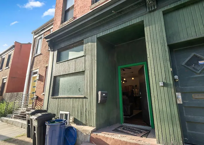 South Side Flats Gem - Near Downtown *